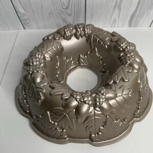 Nordic Ware Fall Harvest Bundt Pan 10 Cup/2.4 Liters Leaves And Acorns